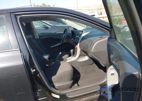 2013 Toyota Corolla S z USA, uszkodzony, nr VIN 2T1BU4EE1DC102945